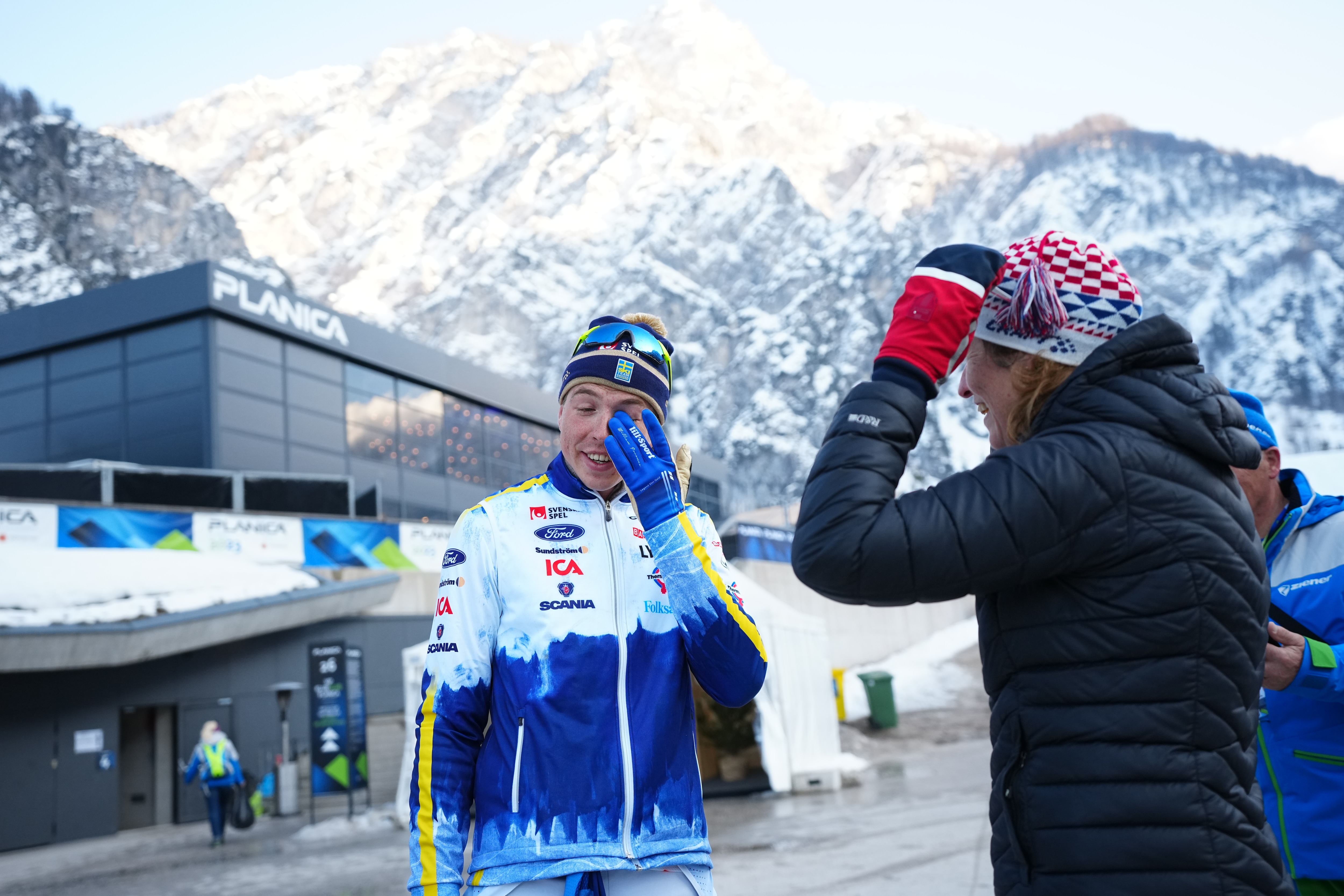 Här möter Poromaa familjen: "Fy fan vad jag har grinat"