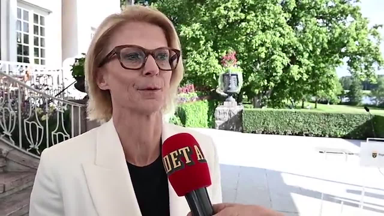 Finansministern: ”Jag äter lika gärna surströmming”