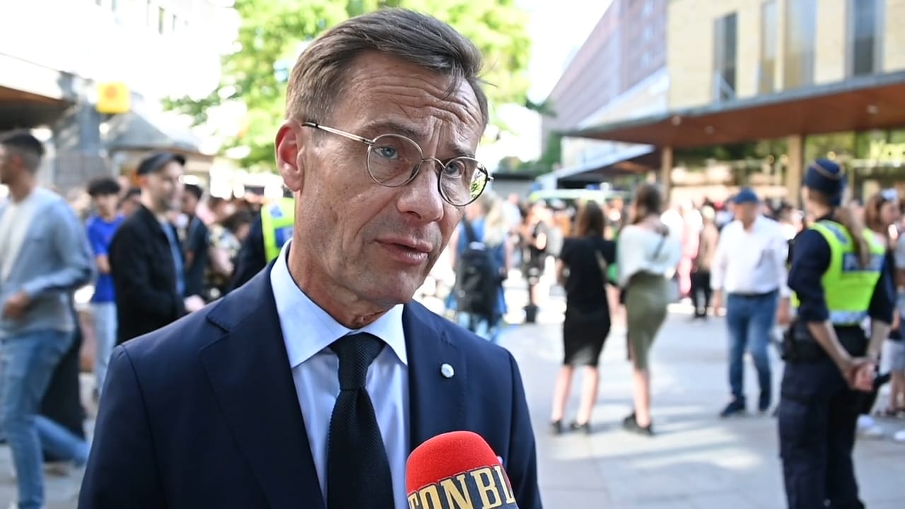 Kristersson: "Vill ha glada elever med studentmössa, inte rånarluva"