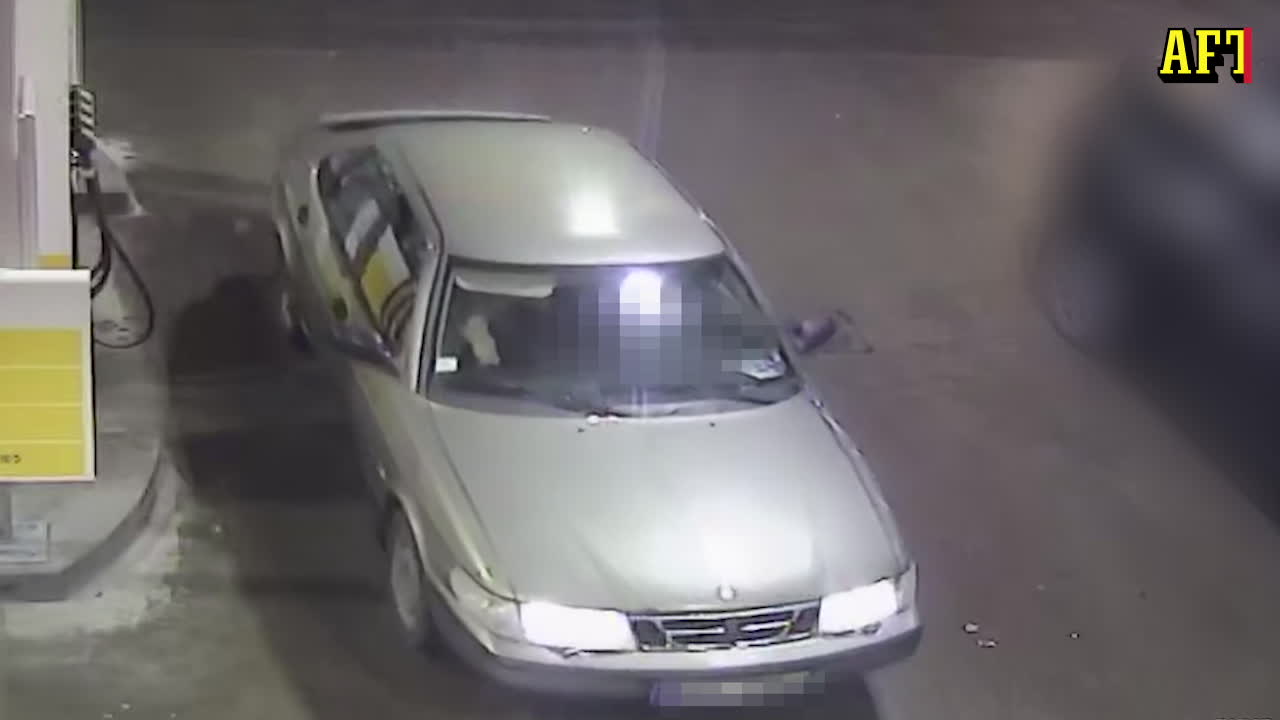 Se övervakningsfilmerna: Här försöker mördaren lura polisen