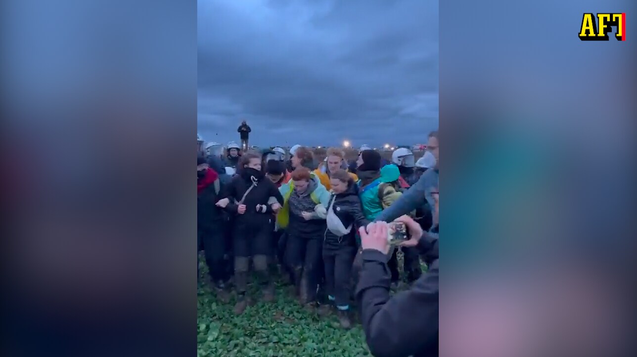 Här för tyska polisen bort Greta vid demonstrationerna i Lützerath