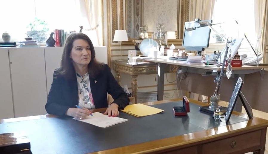 Ann Linde skriver under Natoansökan: ”Det känns stort”