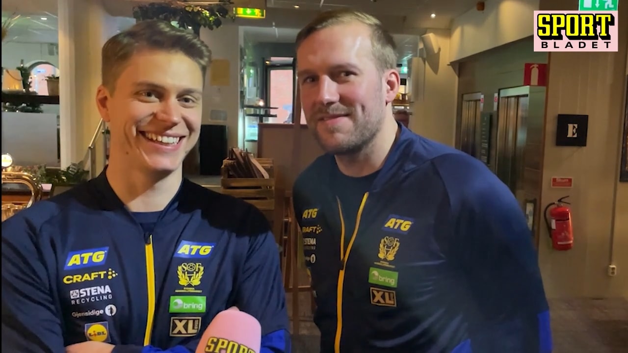 Skrattar åt den udda detaljen i lagbilden