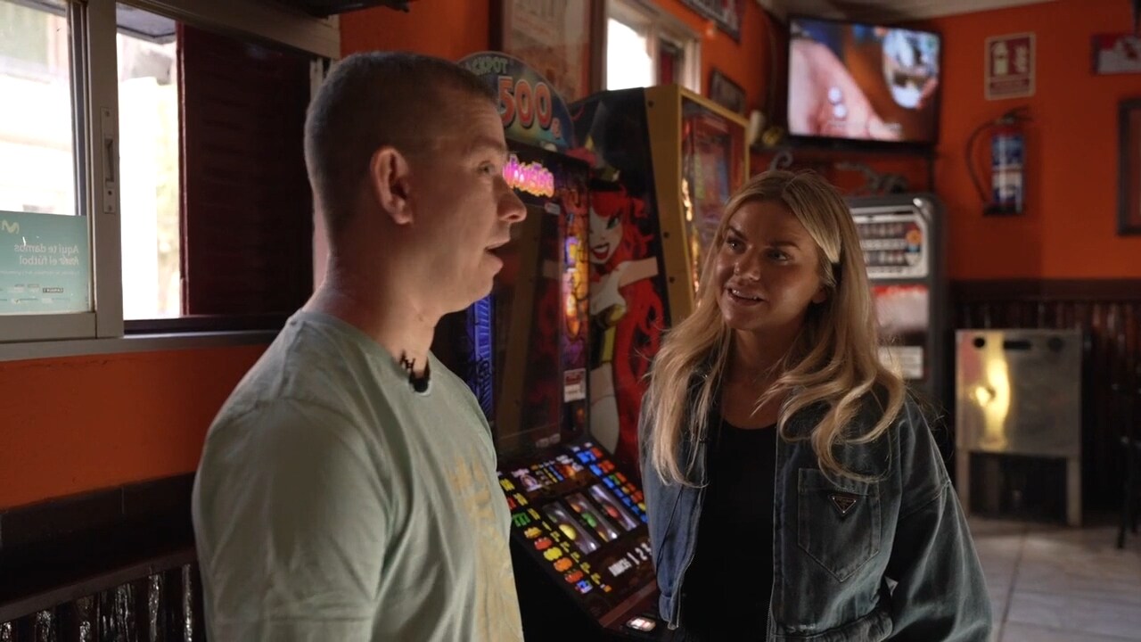 Fotbollsresan: "Här är han inte Gud – bara grabben där bortifrån"