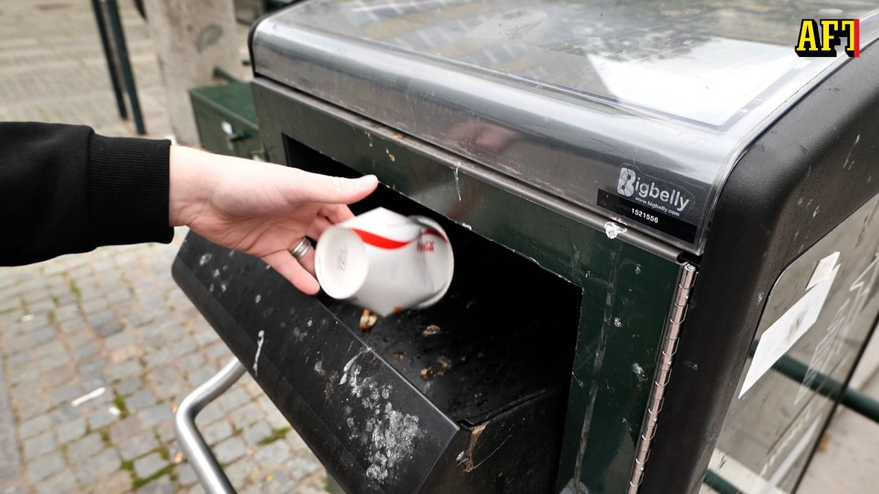 Här är den porriga papperskorgen – som sväljer mer