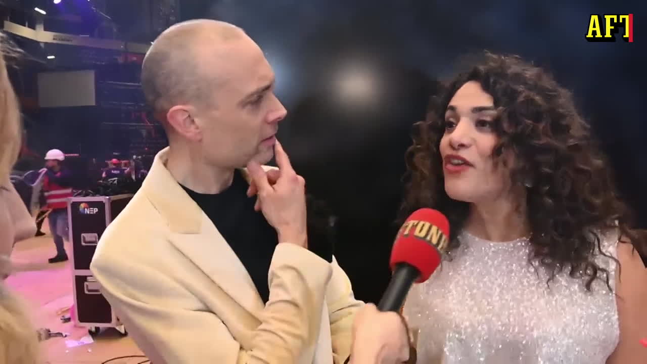 Farah Abadi biten i direktsändning: "Vi kan bitas på efterfesten"