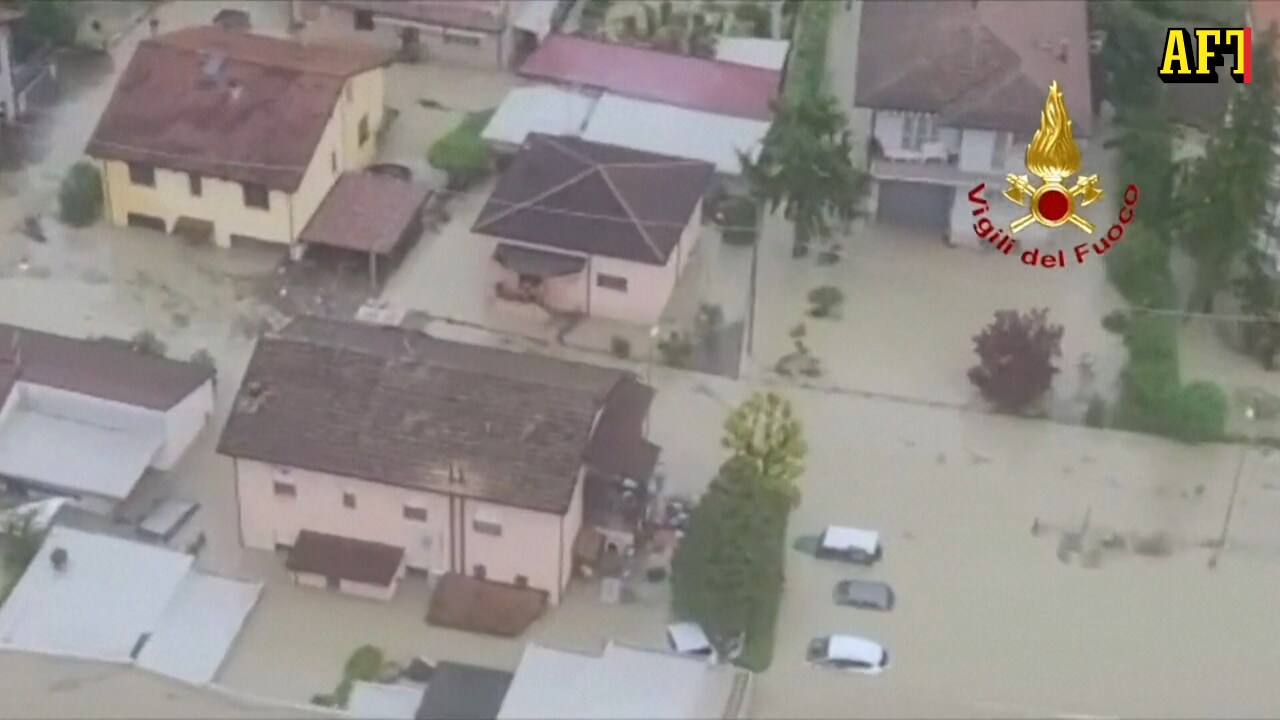 Se bilderna från översvämningen i Italien