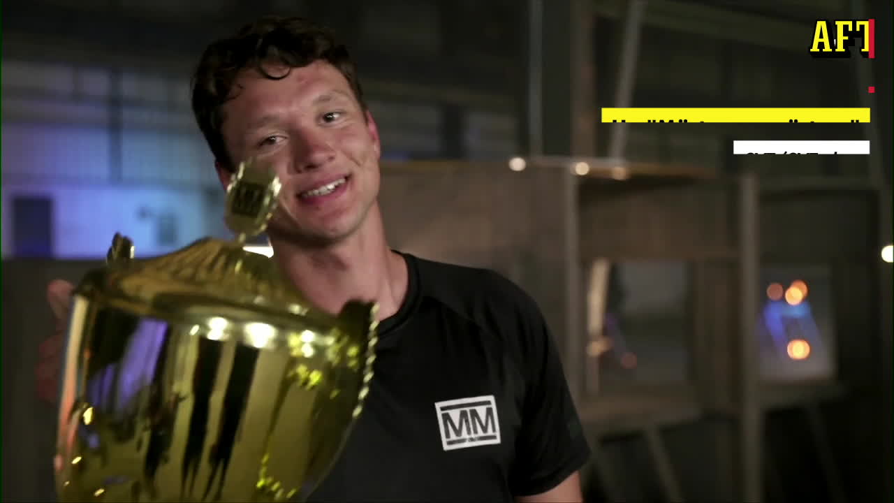 Här blir "Mästarnas mästare" nedsprutad med skumpa