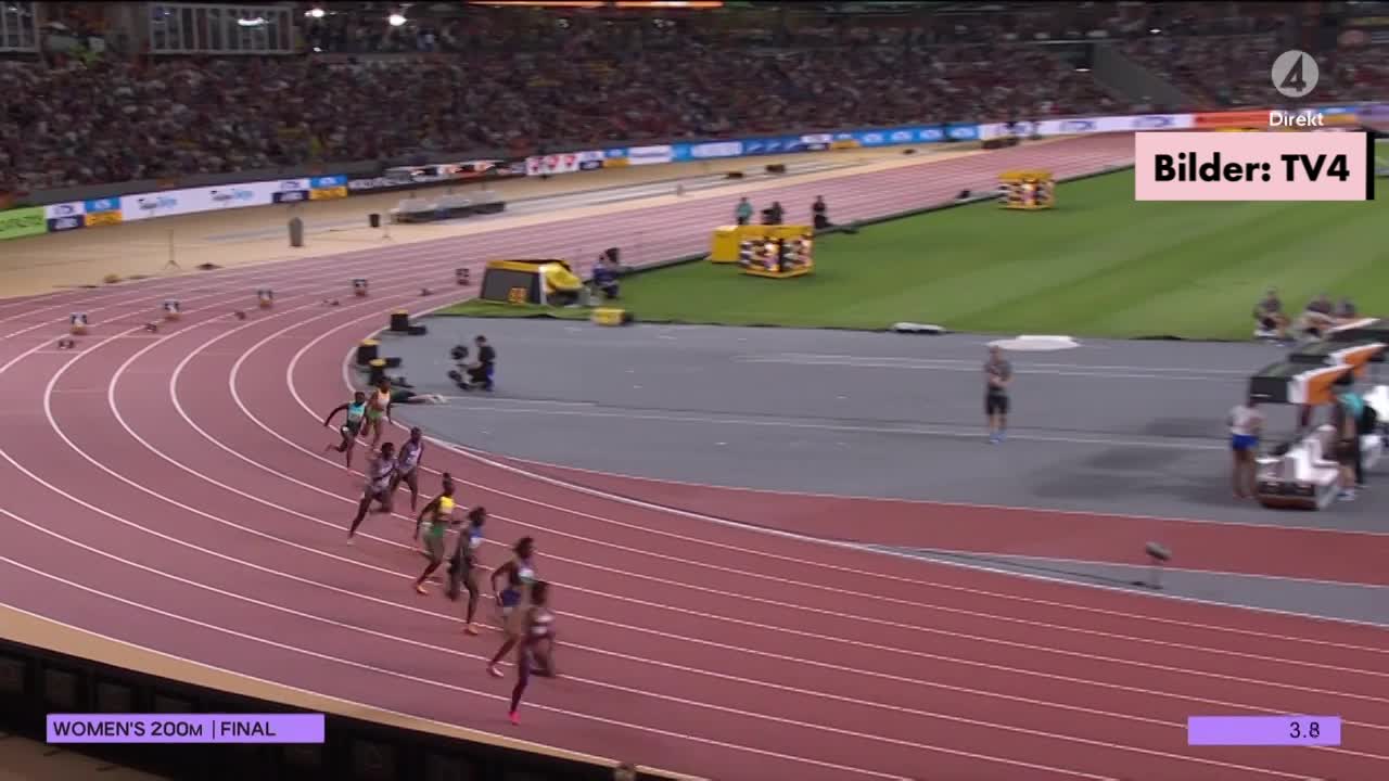 Här fullständigt utklassar hon konkurrenterna i 200m