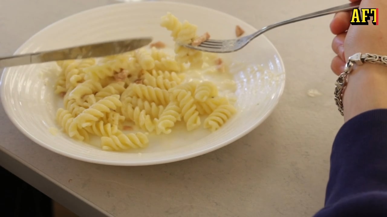 Elever prioriterar skolmaten: "Den extra pastan vi kokar äter eleverna upp"