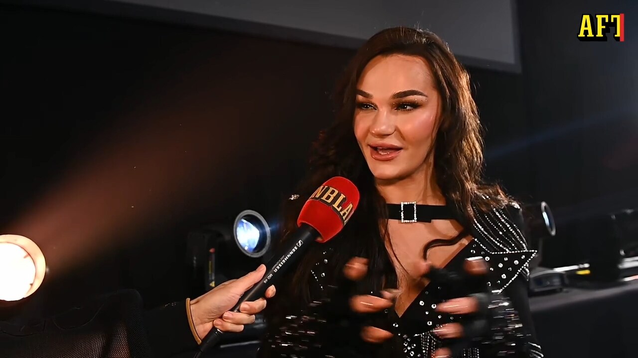 Därför har Tone Sekelius bandage på fötterna: ”Jag mår skit”