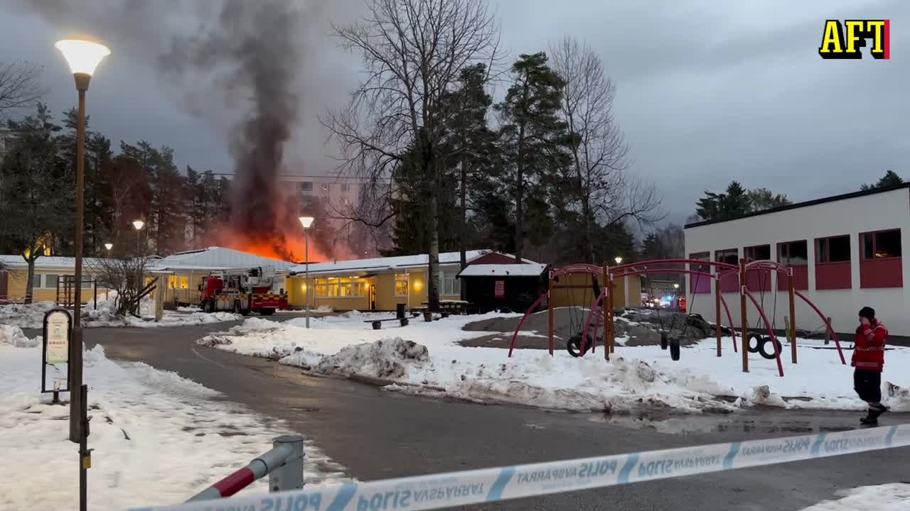 Se branden på skolan i Tyresö