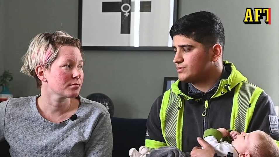 Christine födde sin dotter i hallen - närmsta förlossningsenhet ligger 122 kilometer bort