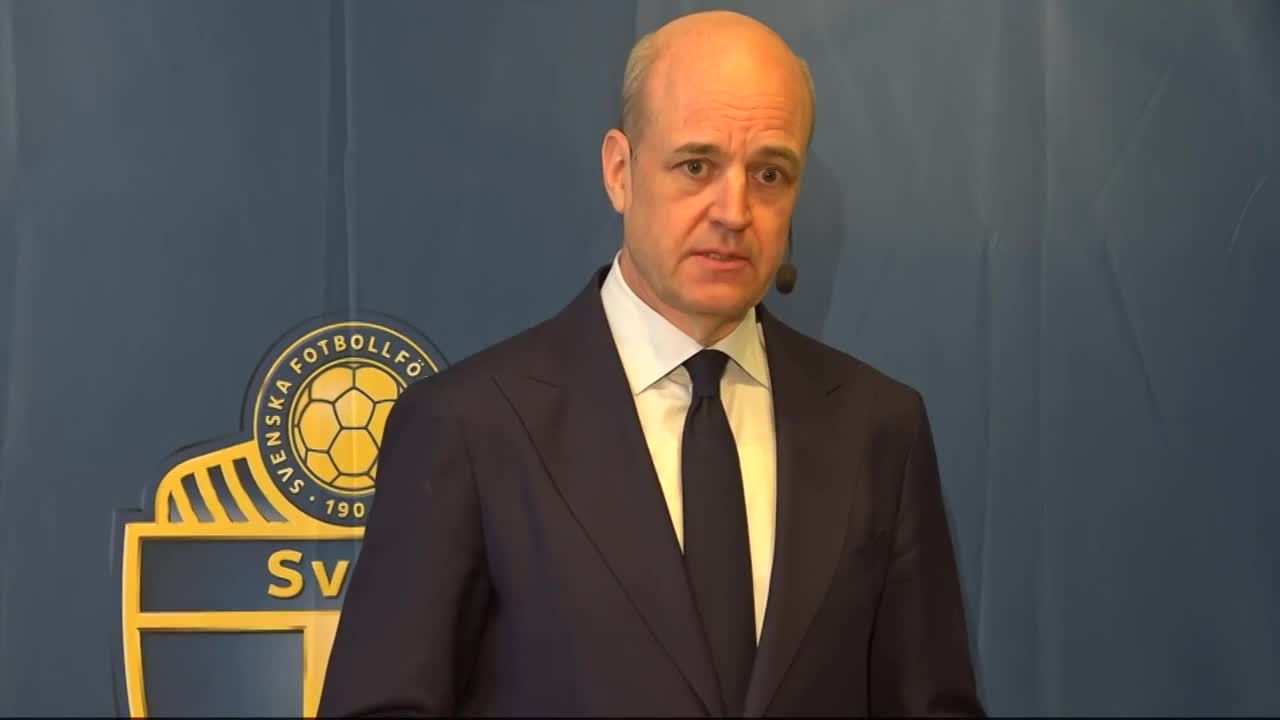 Reinfeldt: "Vem ska ta av masken?"