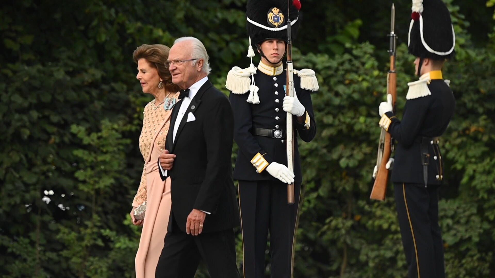 Kungen 50 år på tronen: här stjäl kvällens yngsta showen