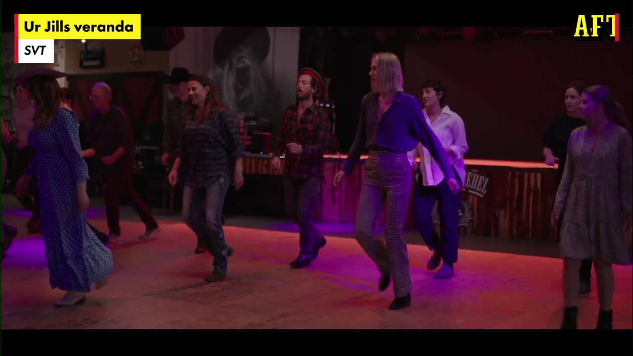 Här dansar Frida Hyvönen linedance i ”Jills veranda” – med Jill Johnson