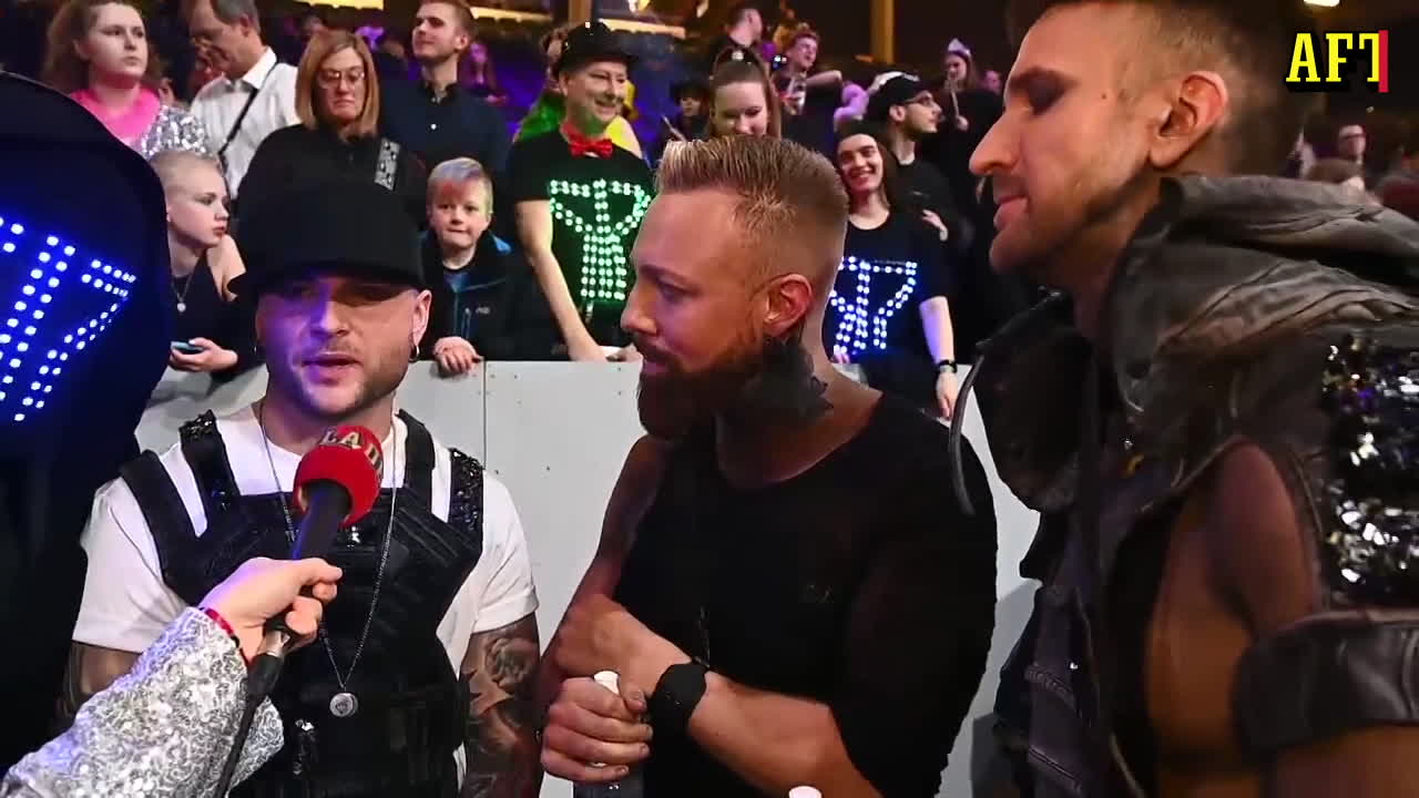 Smash into pieces– "All form av kåthet"