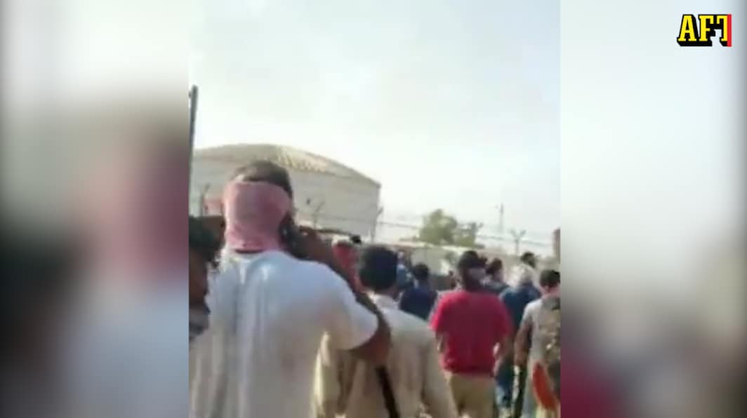 Iranska oljearbetare i strejk: ”Död åt diktatorn”