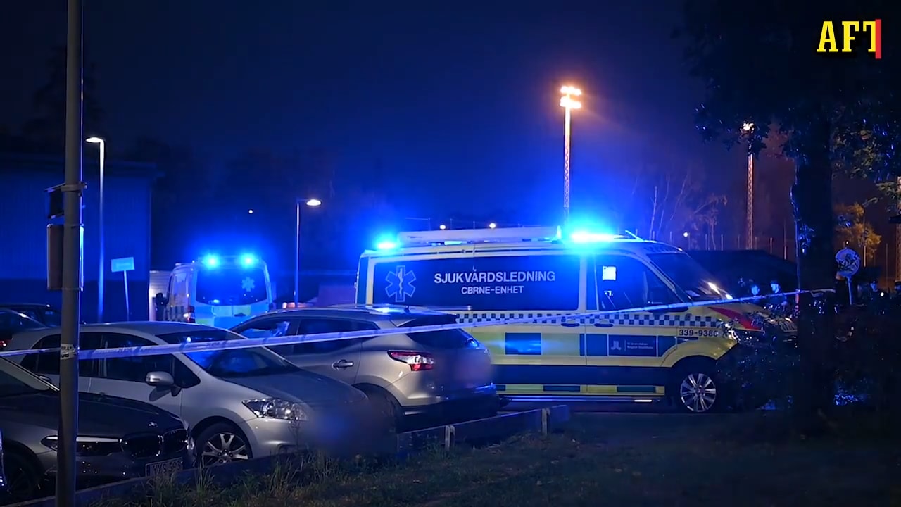 Ung man skjuten till döds vid idrottsplats – stort polispådrag