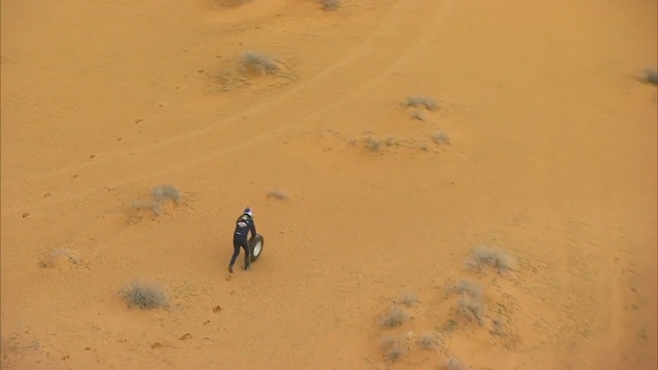 Tvingas springa med däcket efter kraschen