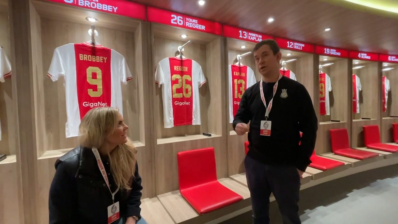 Fotbollsresan i Zlatans fotspår: &ldquo;Åker inte till Ajax omklädningsrum utan en sax&rdquo;