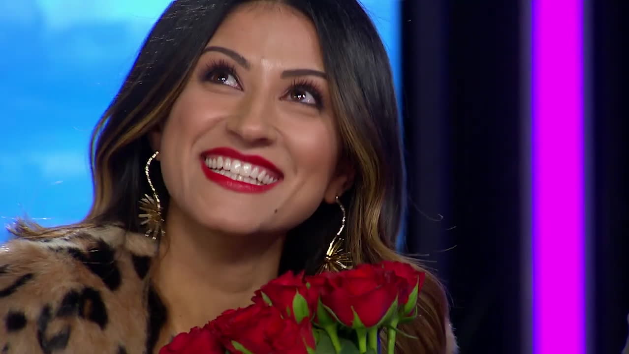 Här kuppar Daniel Hallberg juryn - framför kärlekslåt till Nikki