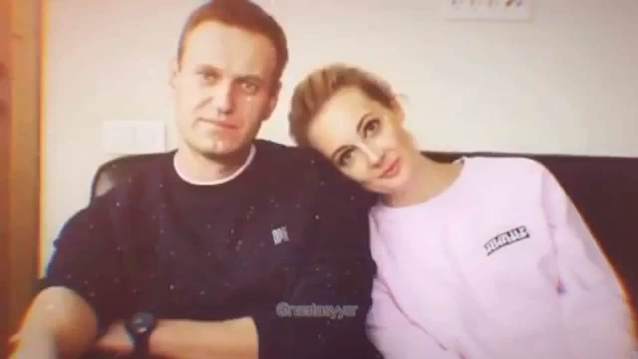 Se hustruns kärlekshyllning till Navalnyj