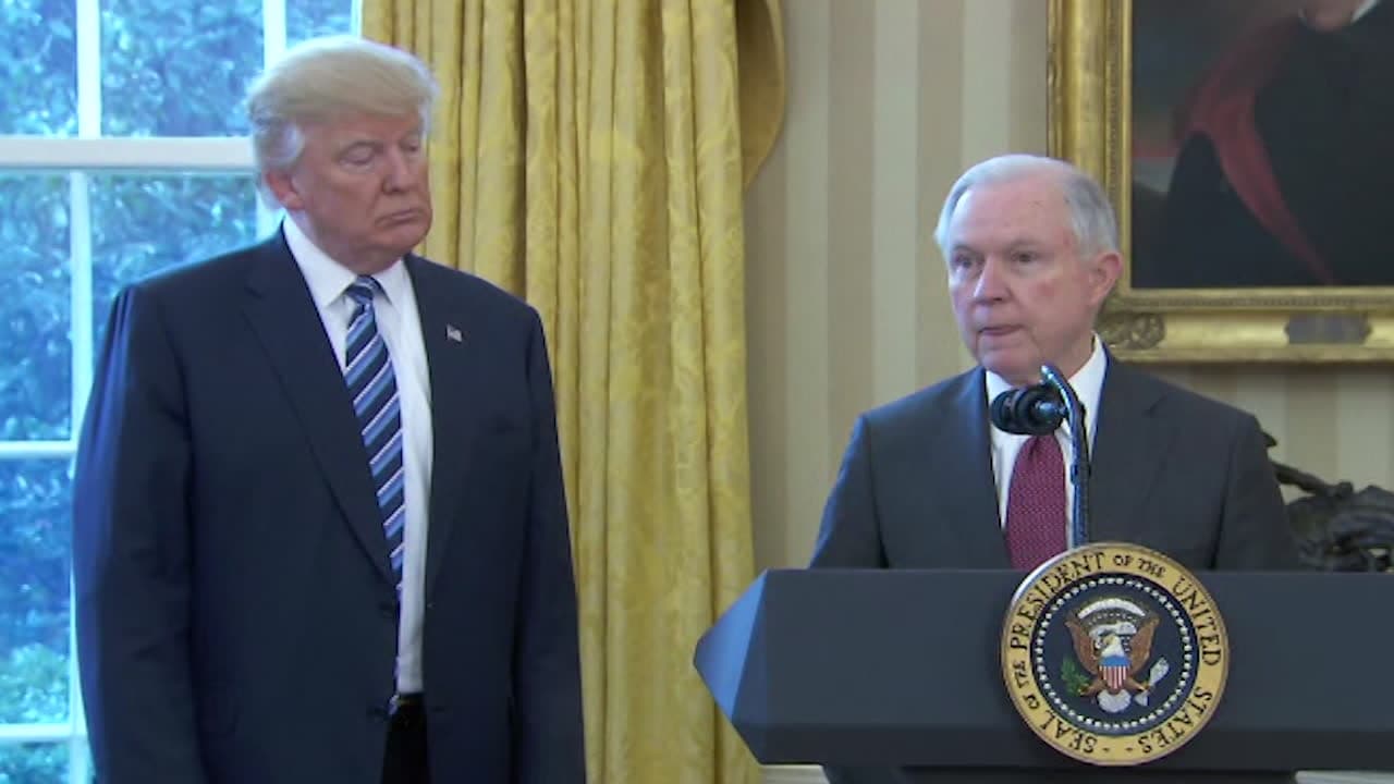 Trump ångrar att han gav Sessions jobbet som justitieminister