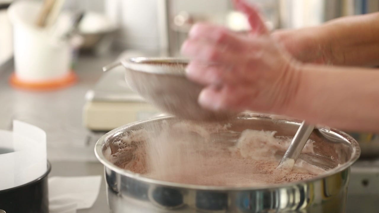 Här är stjärnorna som är klara för “Hela kändis-Sverige bakar”