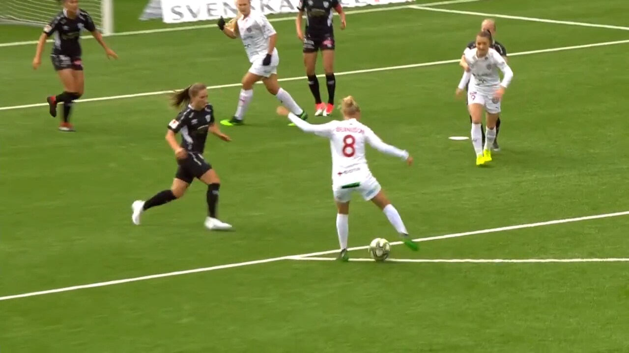 Här snurrar hon bort cupmästarna