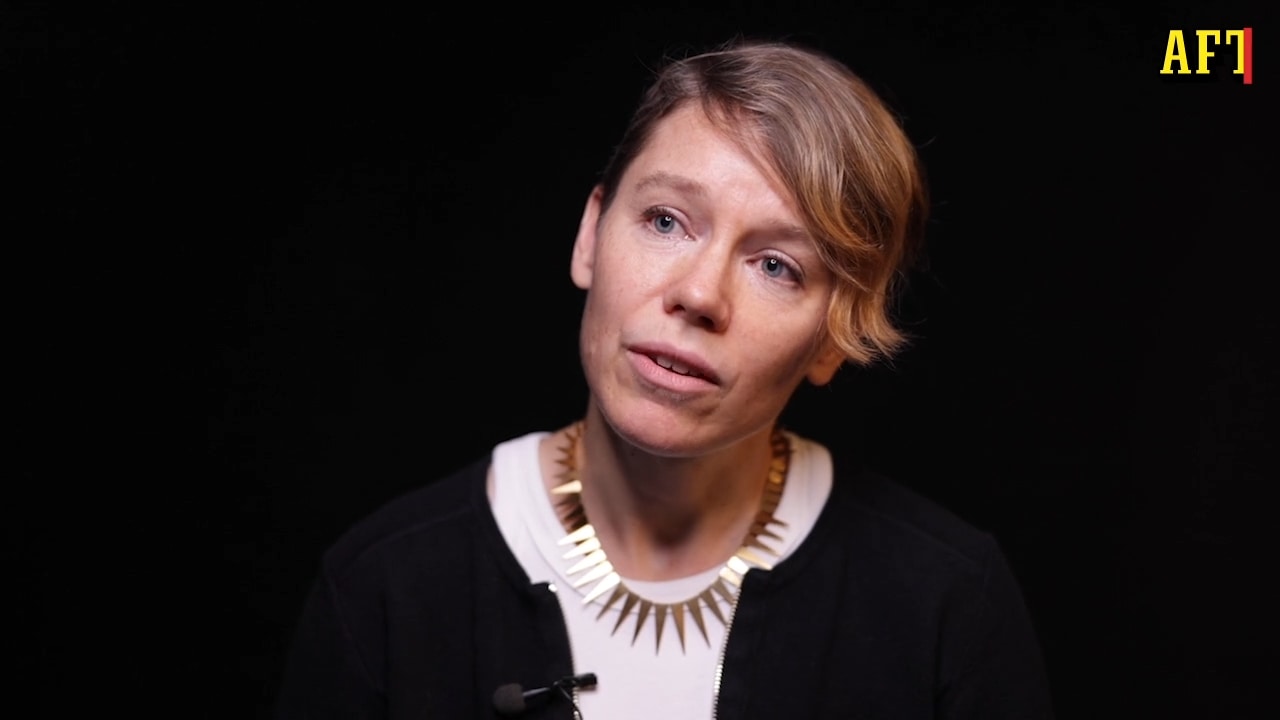 "Skulle förstora mitt bröst så att jag såg ut som en riktig kvinna"