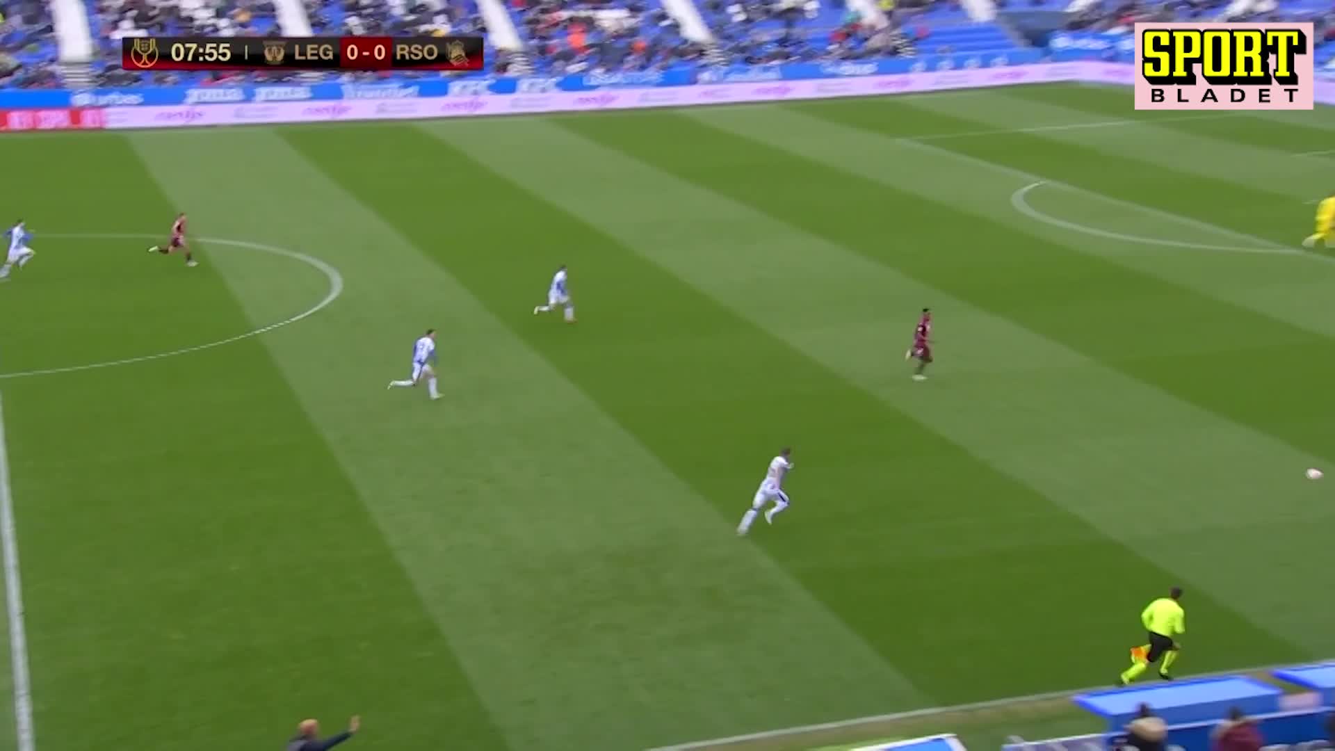 Alexander Isak chippar kyligt in ledningsmålet