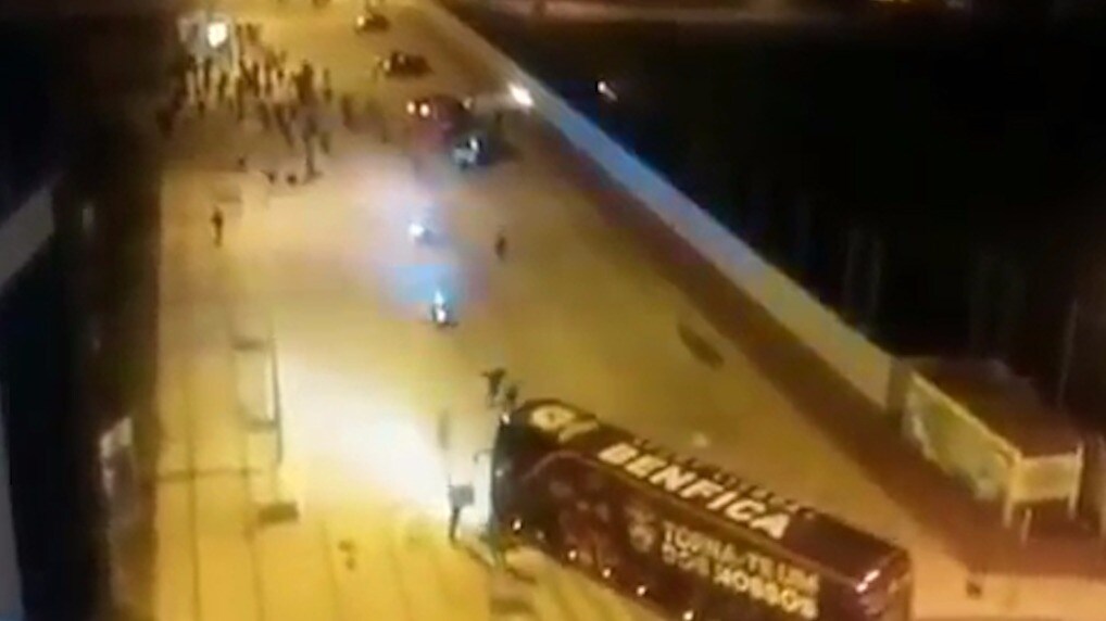 Nilsson Lindelöfs Benfica attackerades – med brandfacklor