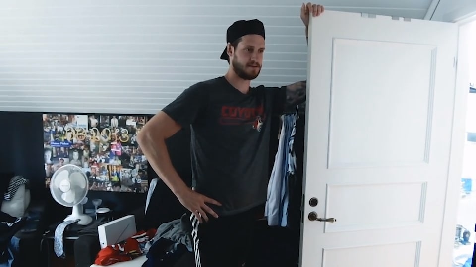 Oliver Ekman Larsson tjänar 600 miljoner – bor i pojkrummet