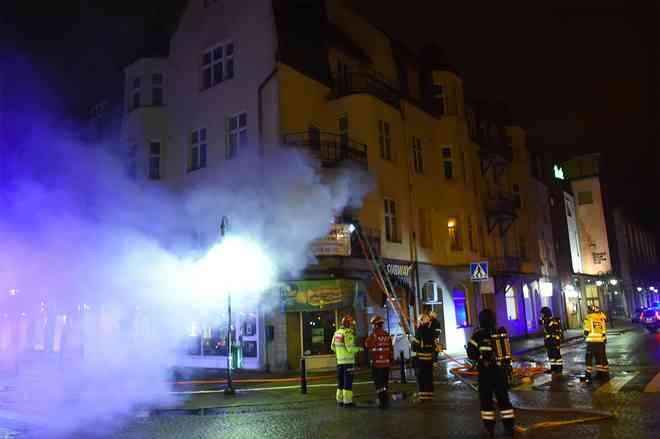 Evakueras efter lägenhetsbrand