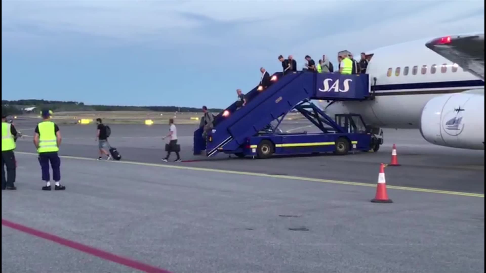 Här landar hjältarna på svensk mark