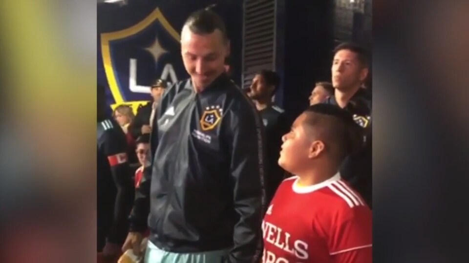 Zlatans fina gest: ”Vi går tillsammans”