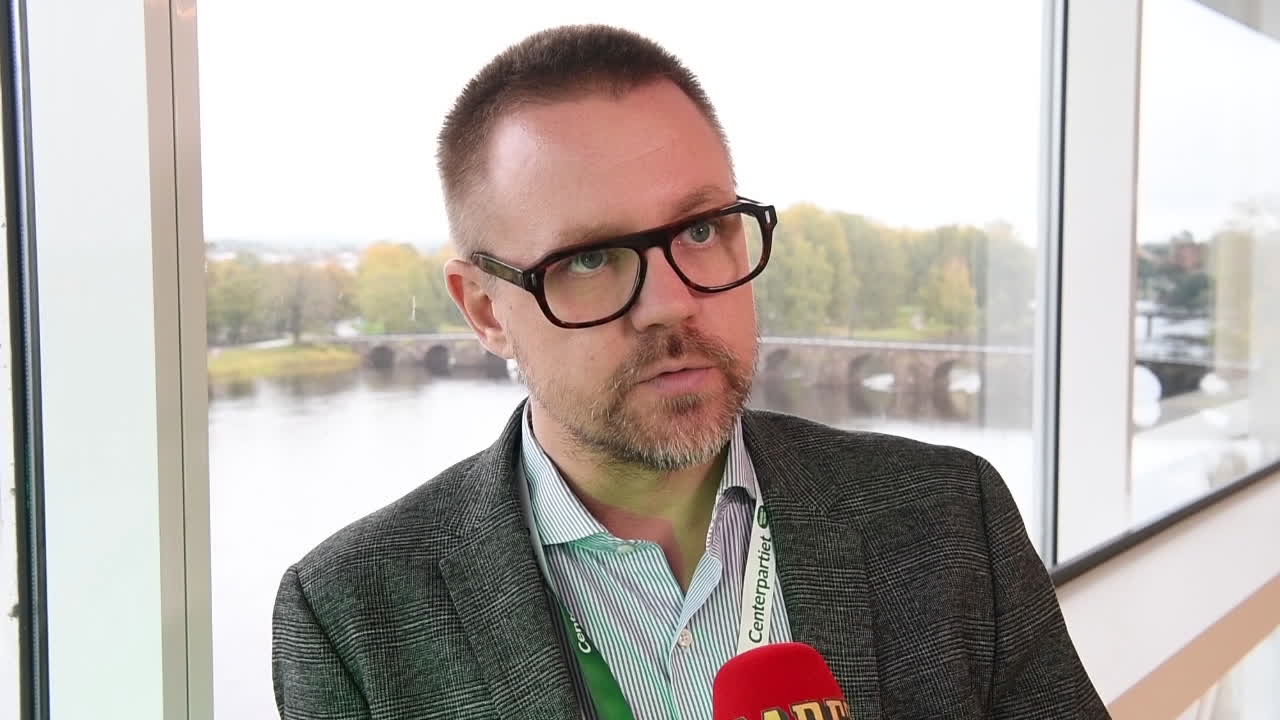 Fredrick Federley (C): Oroande att allt fler partier hoppar av förhandlingar