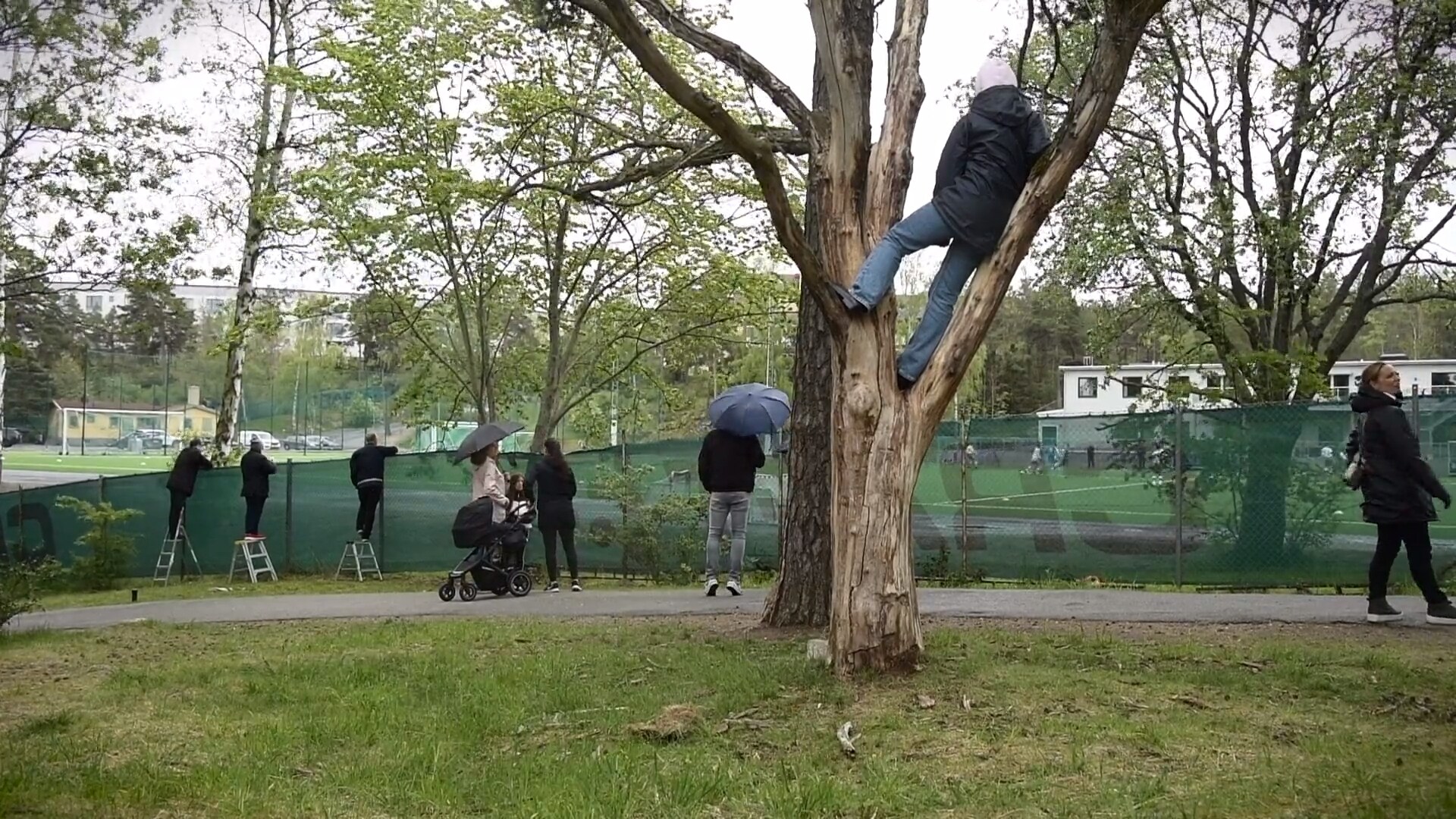 Föräldrarna får se fotboll på avstånd: ”Får inte samma känsla”