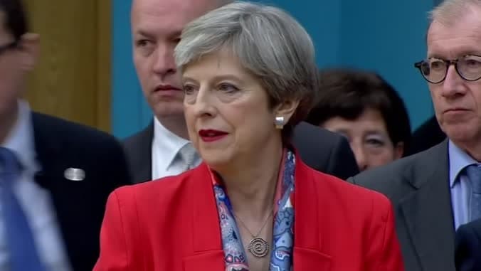 Kalldusch för Theresa May – "Det är en jordbävning"
