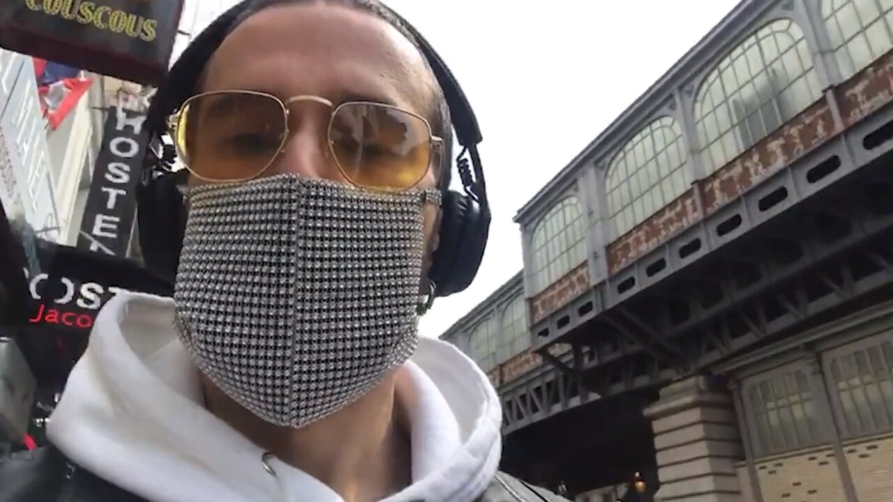 Följ Paris-svenskarnas första dag i frihet: ”Härlig känsla!”