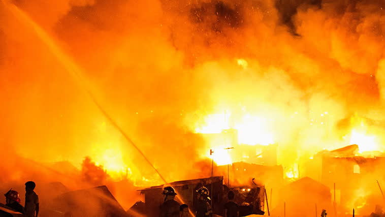 15 000 hemlösa efter storbrand