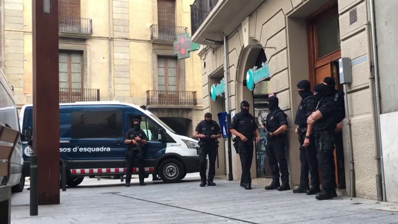 Så söker polisen efter den misstänkte terroristen