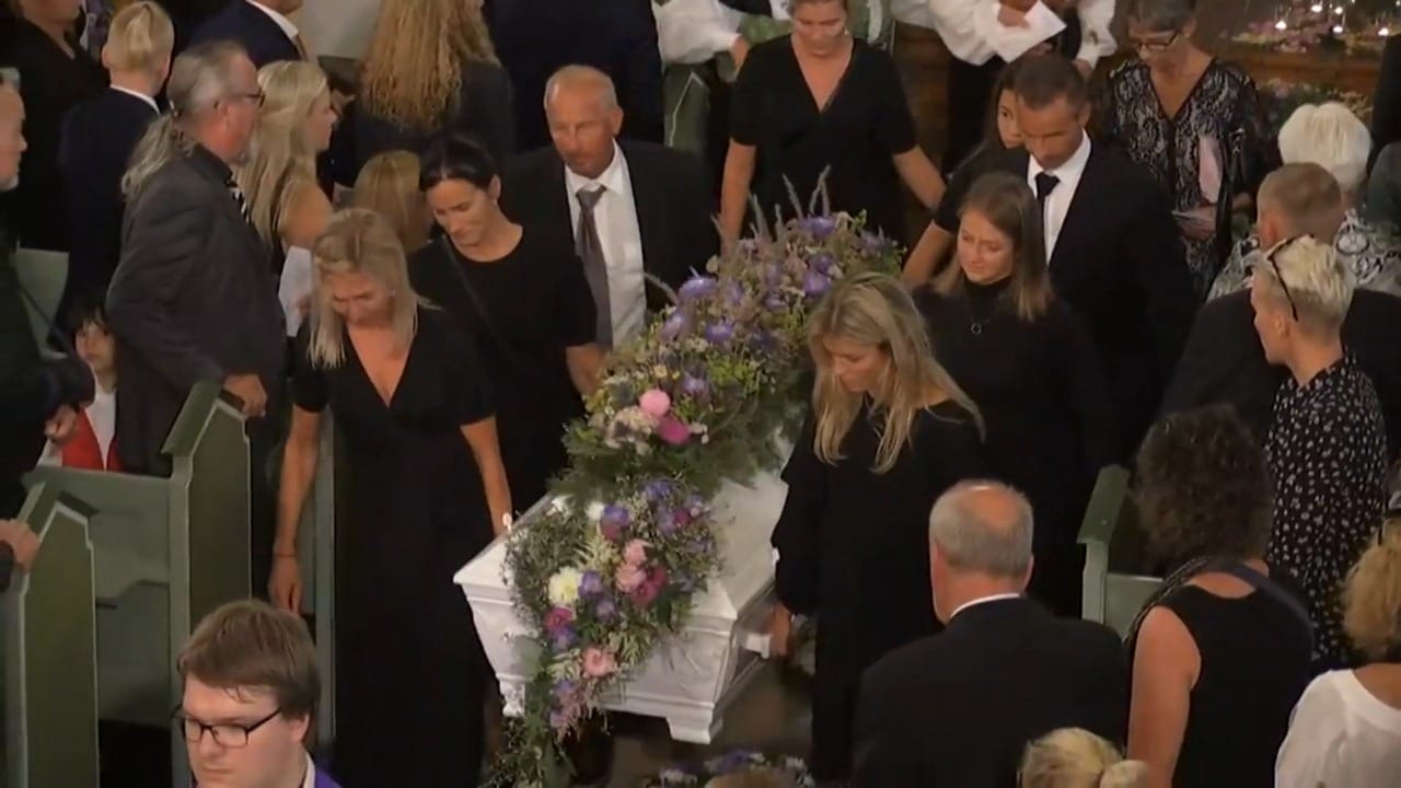 Hör flickvännens känslomässiga tal på Skofteruds begravning