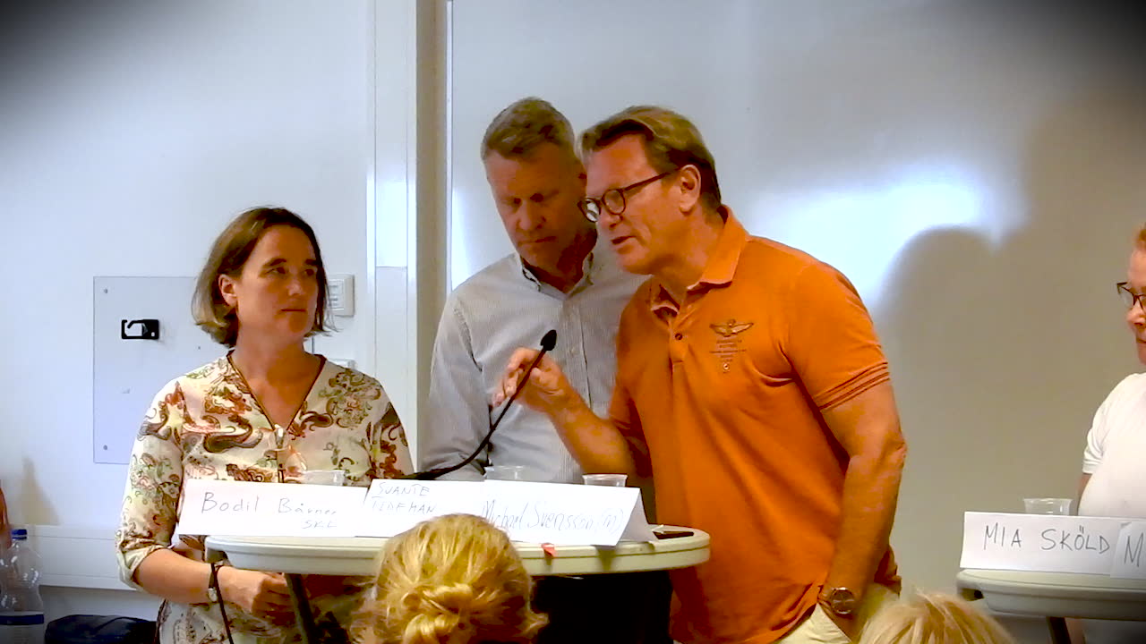 Lät skattebetalarna betala för flickvännens vistelse