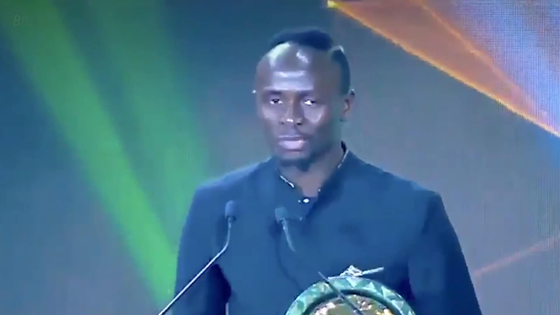 Se Manés oväntade hyllning till ”Tomas Brolin”