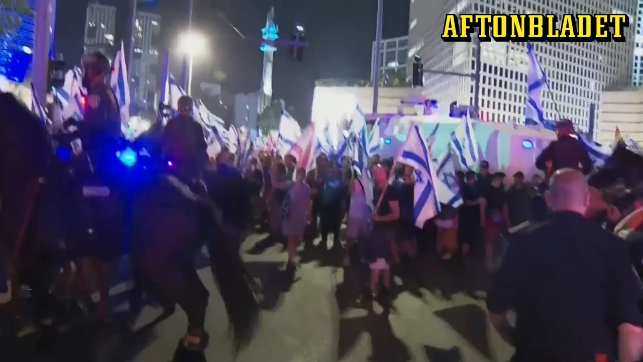 Stora protester i Tel Aviv – bilist körde in i demonstranter