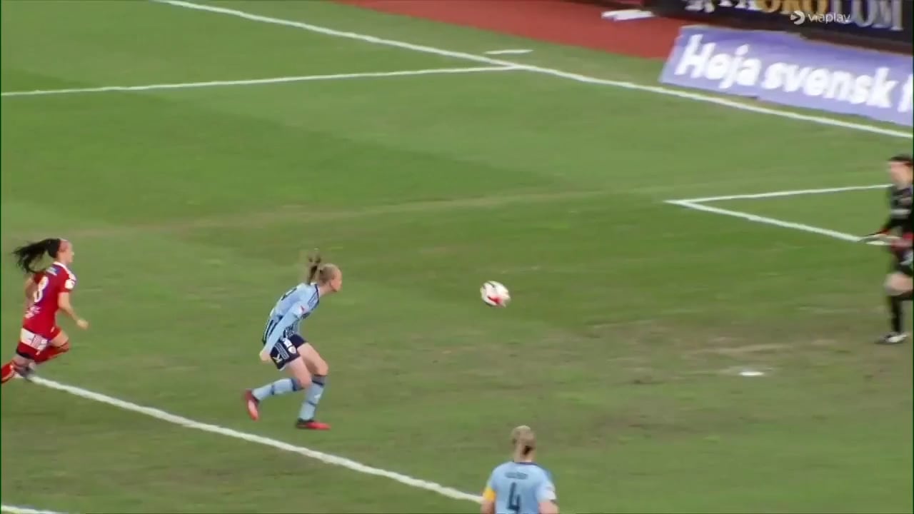Här nickar hon in bollen i eget mål – Piteå obesegrade