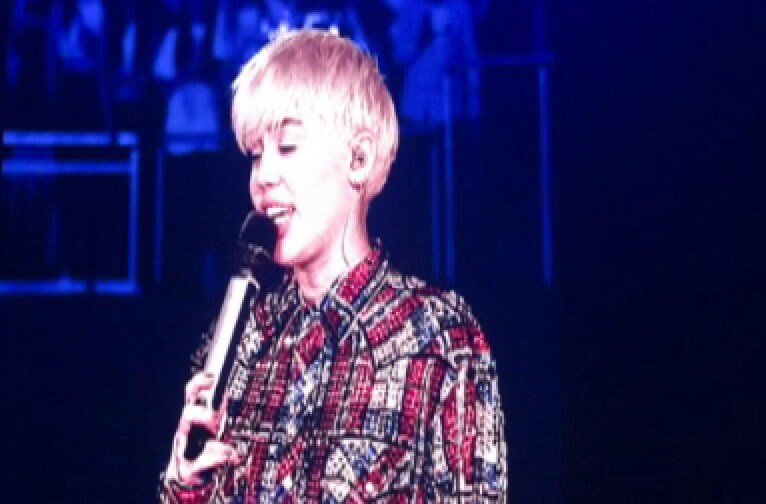 Hör Miley Cyrus kaxiga mellansnack - om droger och vitaminer