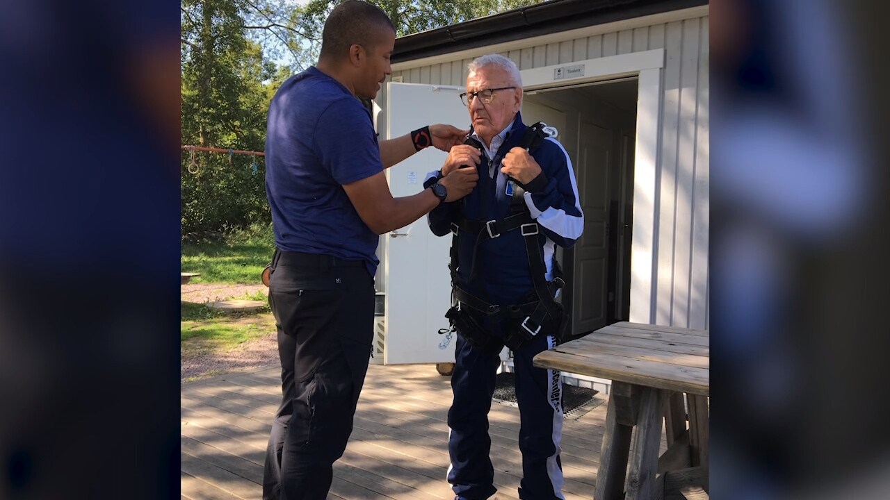 Kurt, 91, om att hoppa fallskärm: "Man måste ut och leva livet, man lever bara en gång"